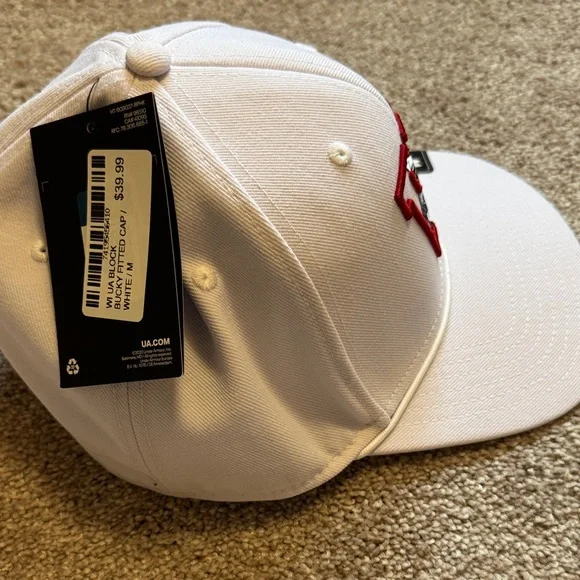 NWT Under Armour White Wisconsin Badgers Logo Hat - Picture 4 of 5